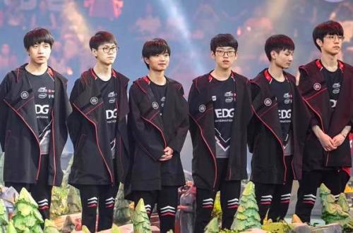 首日拉开帷 首日拉开帷