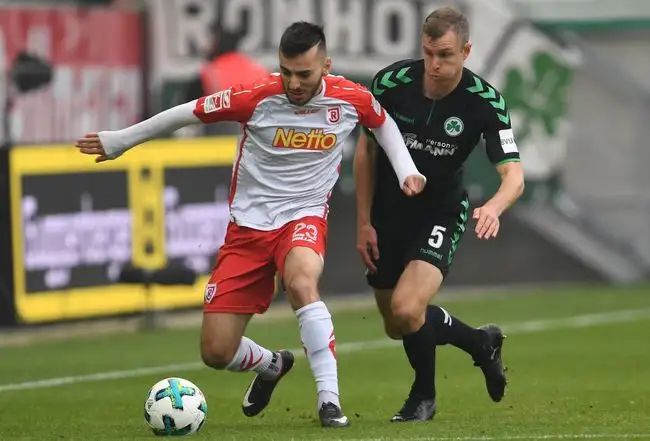 对手时毫不 对手时毫不